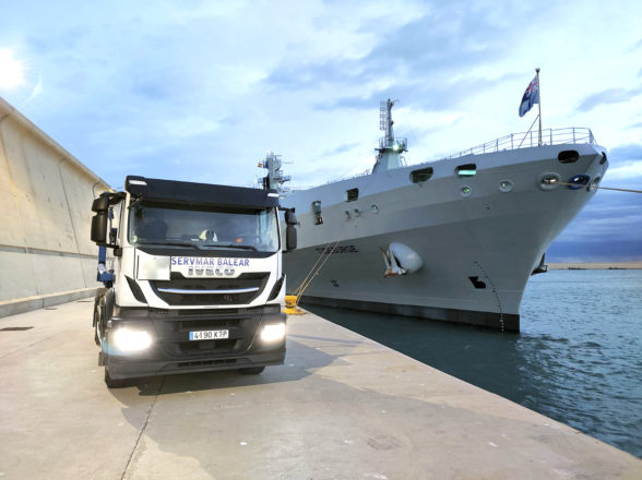 Servmar Balear gestiona los residuos  del buque militar RFA Tidesurge en el puerto de Valencia